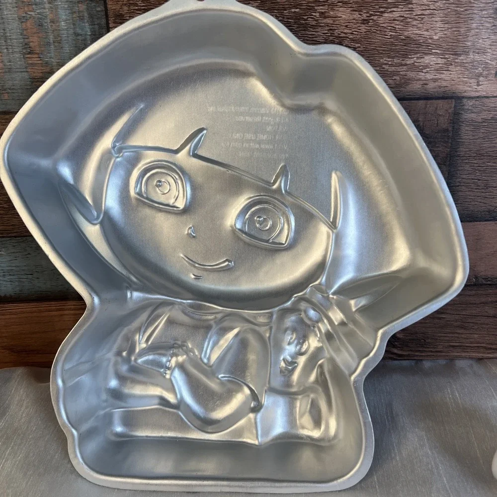 Wilton Dora The Explorer Aluminum Cake Pan‎ Mold Paper Insert 2105-6305 Nick Jr.